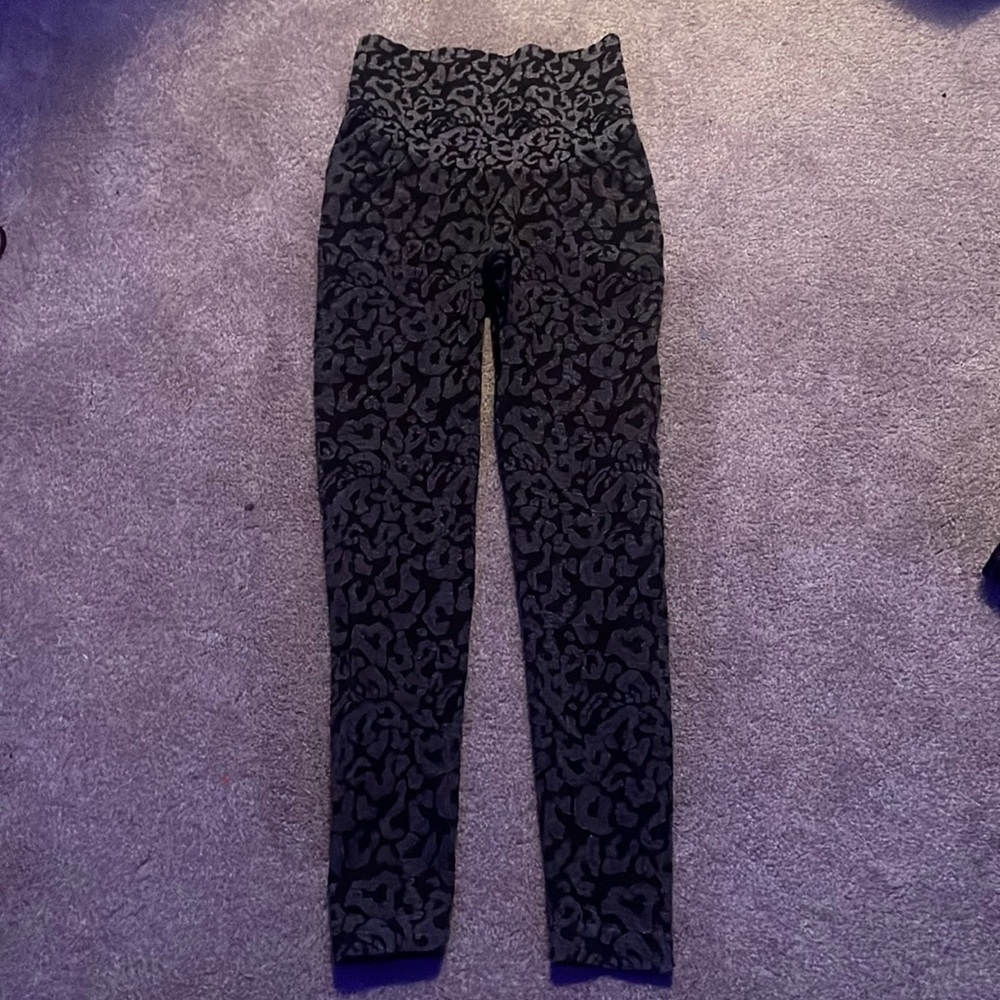 Leopard print leggings, butt lift